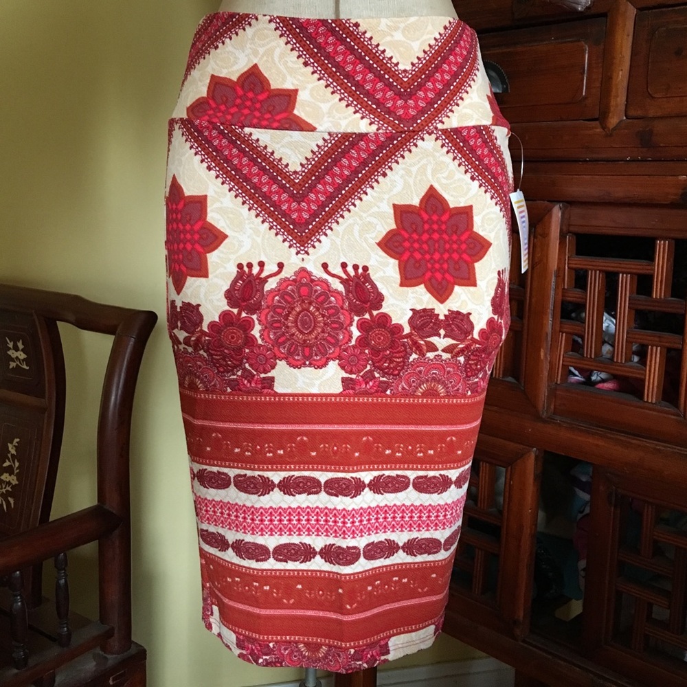 Lularoe bold, beautiful Cassie pencil skirt!